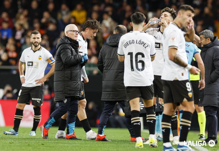 Sergi Canós se lesiona ante el Athletic.
