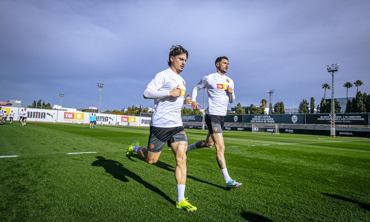 Sergi Canós vuelve a entrenar con el grupo.