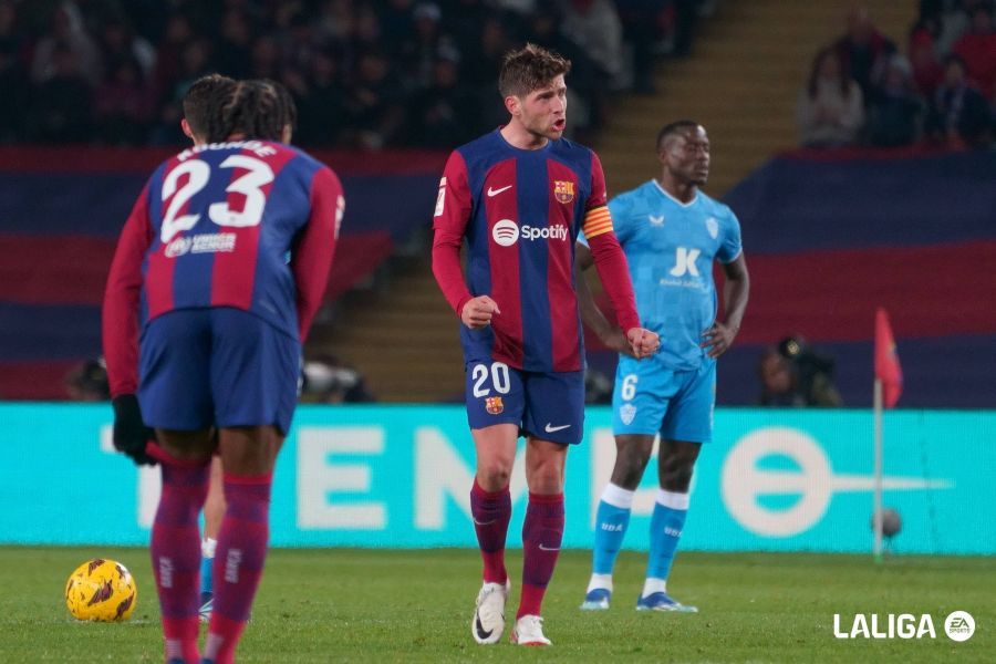  Sergi Roberto celebra uno de sus goles en el Barcelona-Almería..
