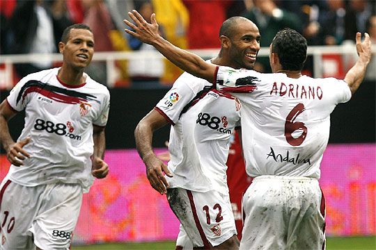  Luis Fabiano, Kanouté y Adriano, en la 2006/07.