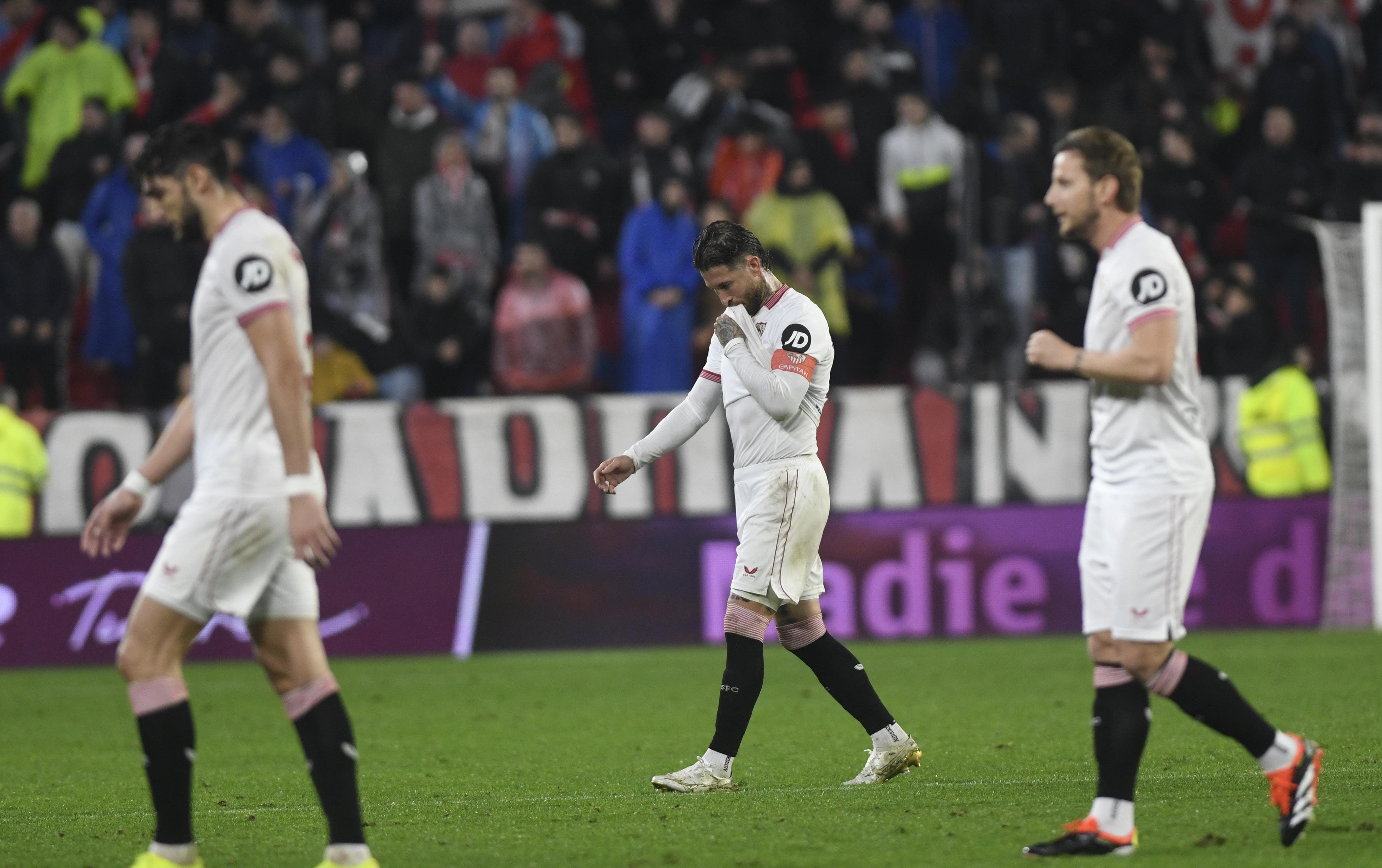  Sergio Ramos, cabizbajo, en el Sevilla-Athletic.