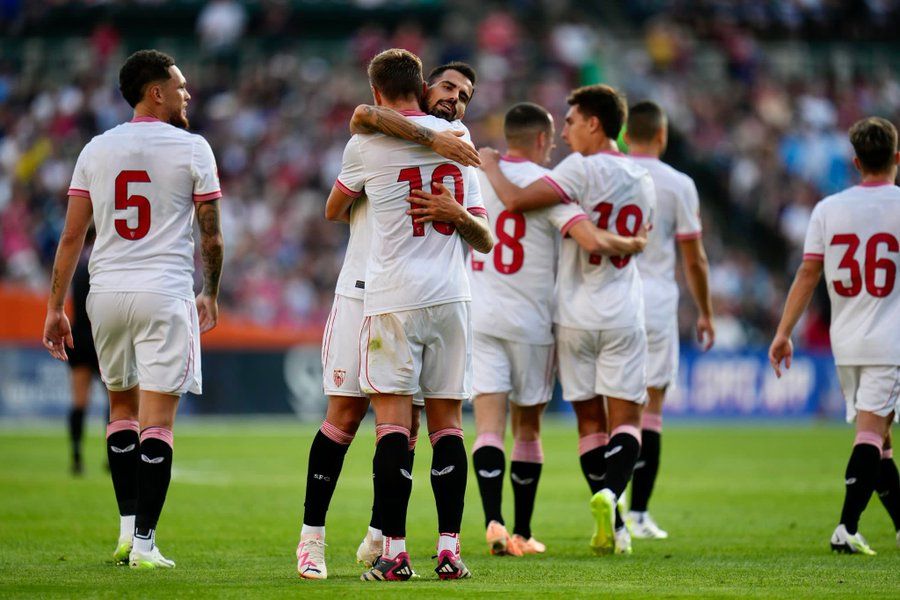  Rakitic celebra su gol en el amistoso ante el Crystal Palace.