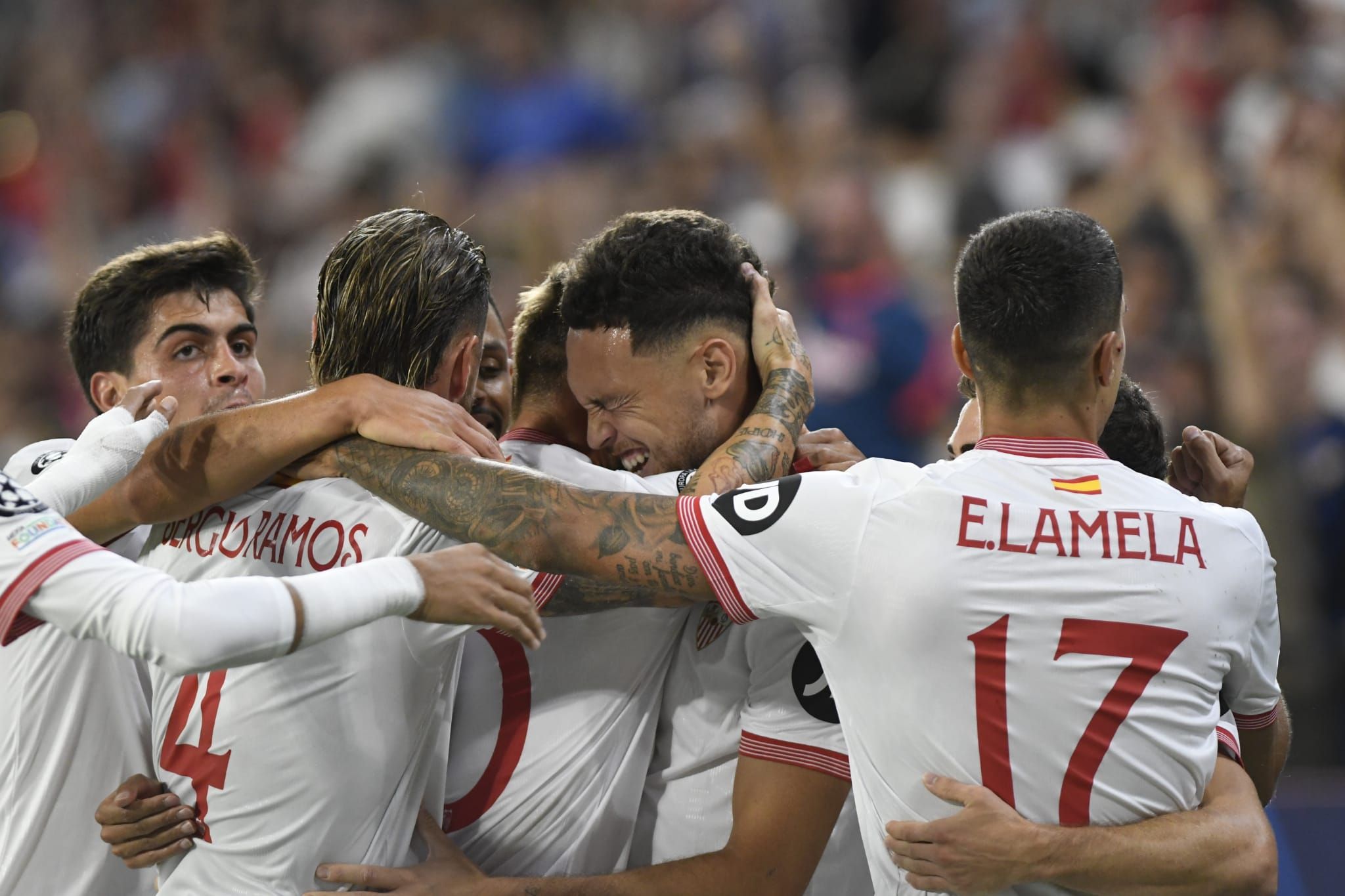  Ocampos celebra su gol al Lens.