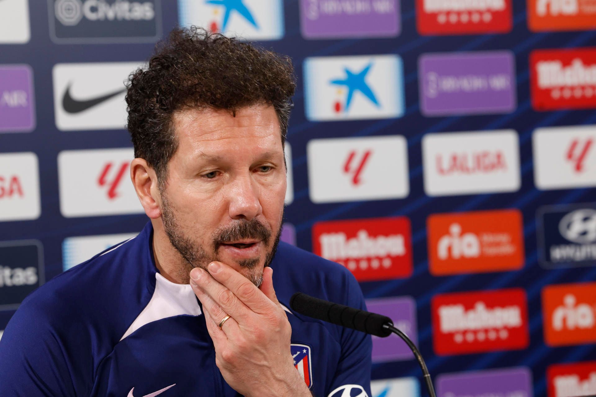  Simeone, un una rueda de prensa con el Atlético (Foto. EFE).