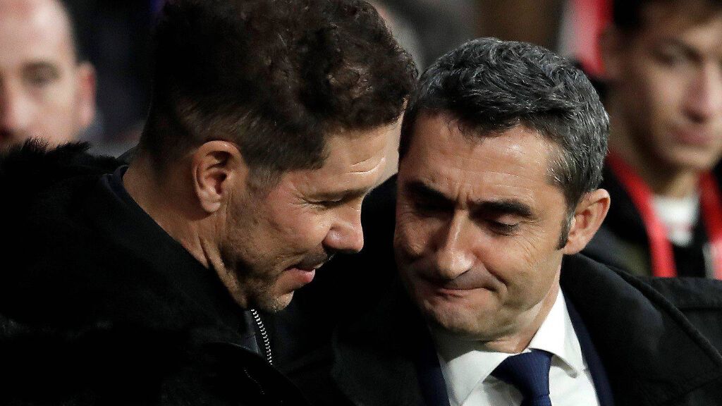  Simeone y Valverde, durante un encuentro.
