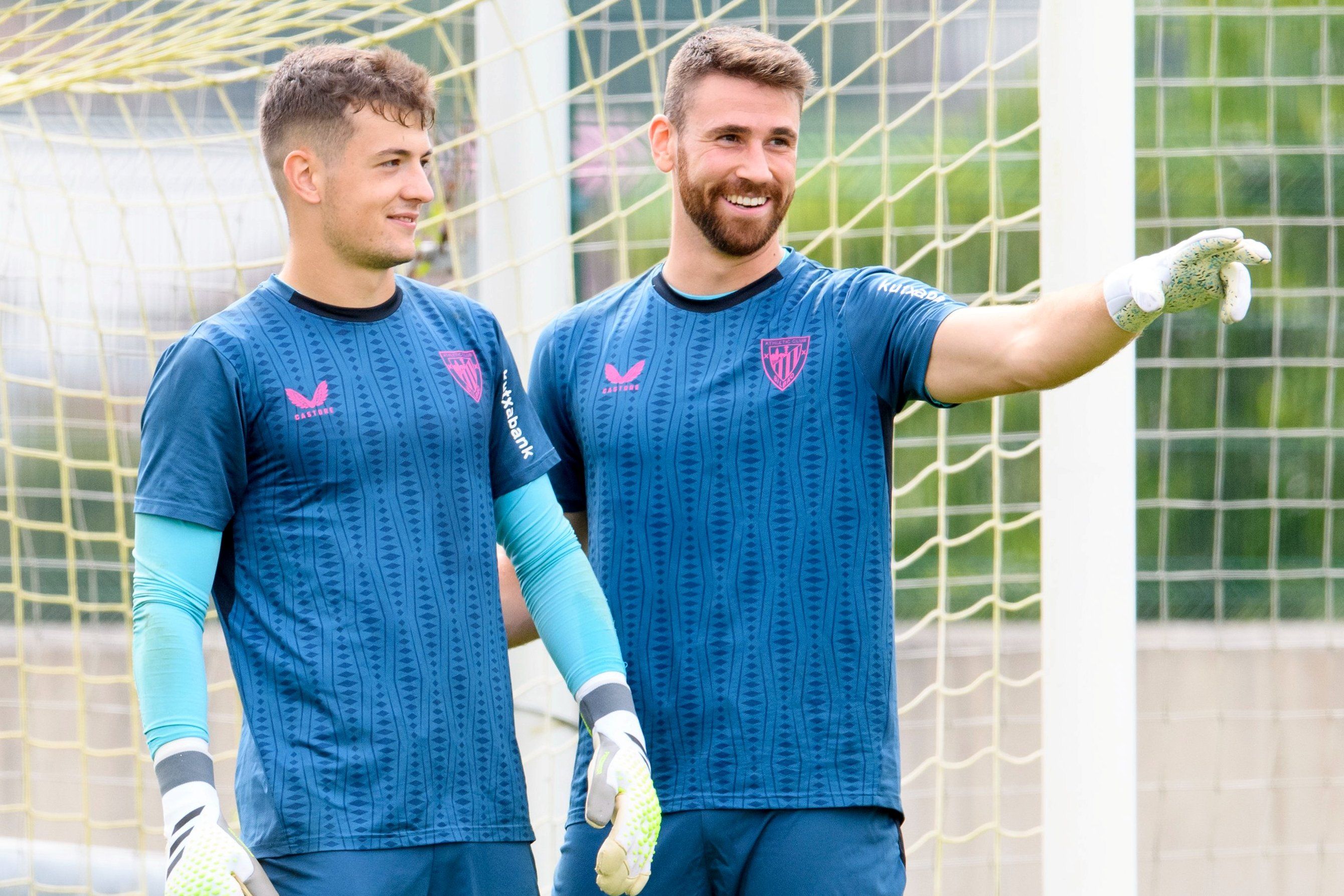  El buen rollo de los porteros Julen Agirrezabala y Unai Simón en Lezama.