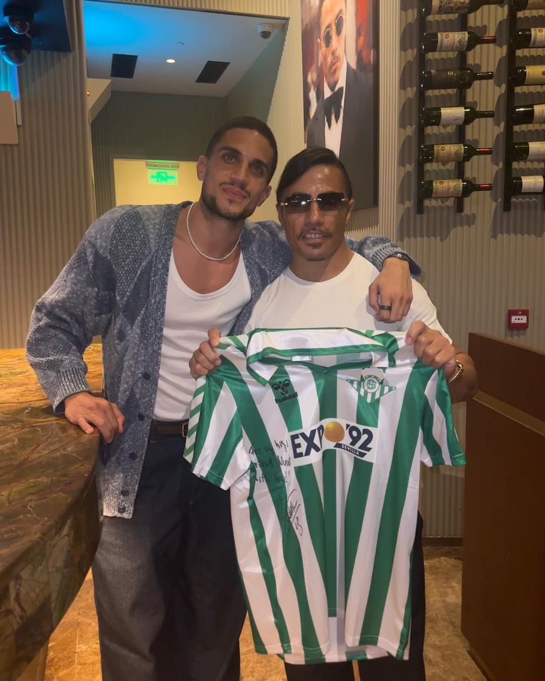  La foto de Bartra con Salt Bae y la camiseta. (@marcbartra)