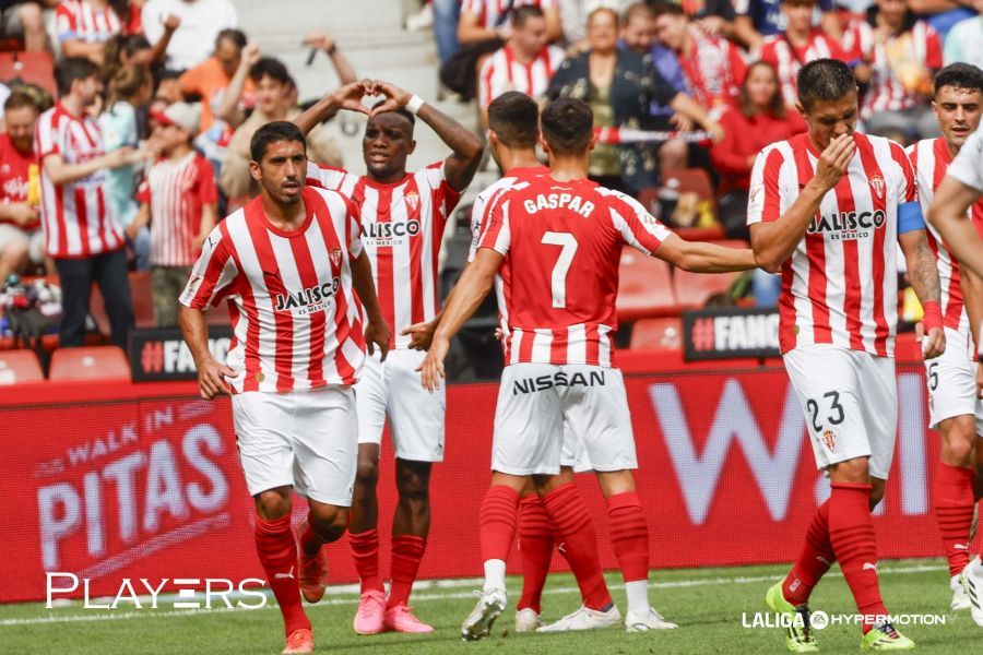 Jugadores del Real Sporting celebran un tanto obtenido. Fuente: LALIGA.