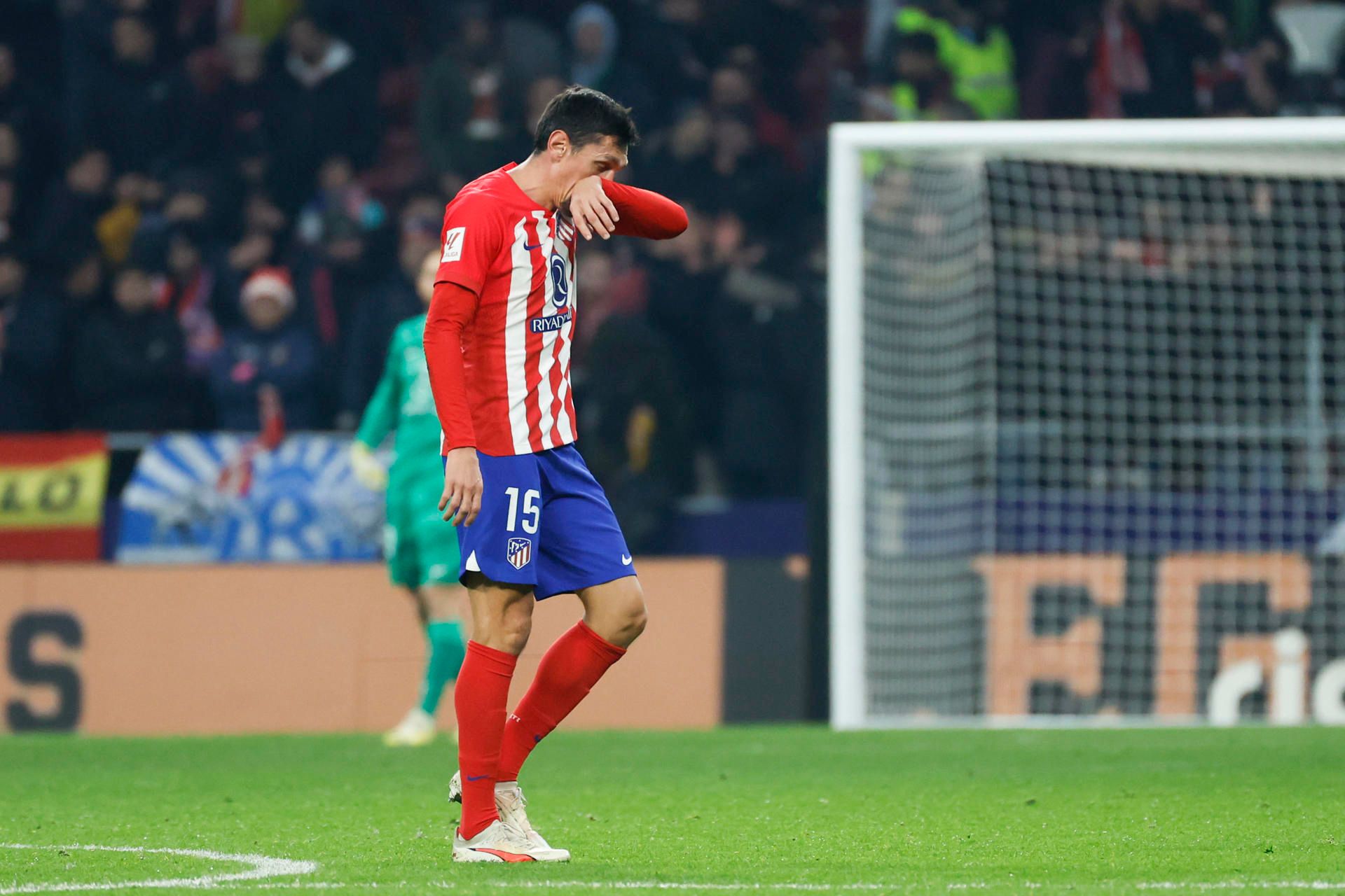 Stefan Savic después de haber sido expulsado en el Atlético-Getafe.
