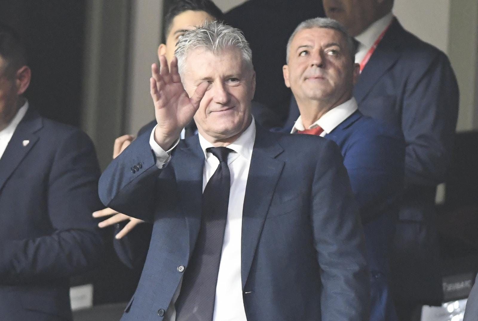  Suker, en el palco del Sánchez-Pizjuán.