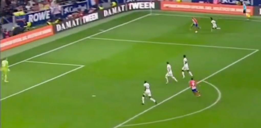  La posición de Tchouaméni en el gol de Griezmann.