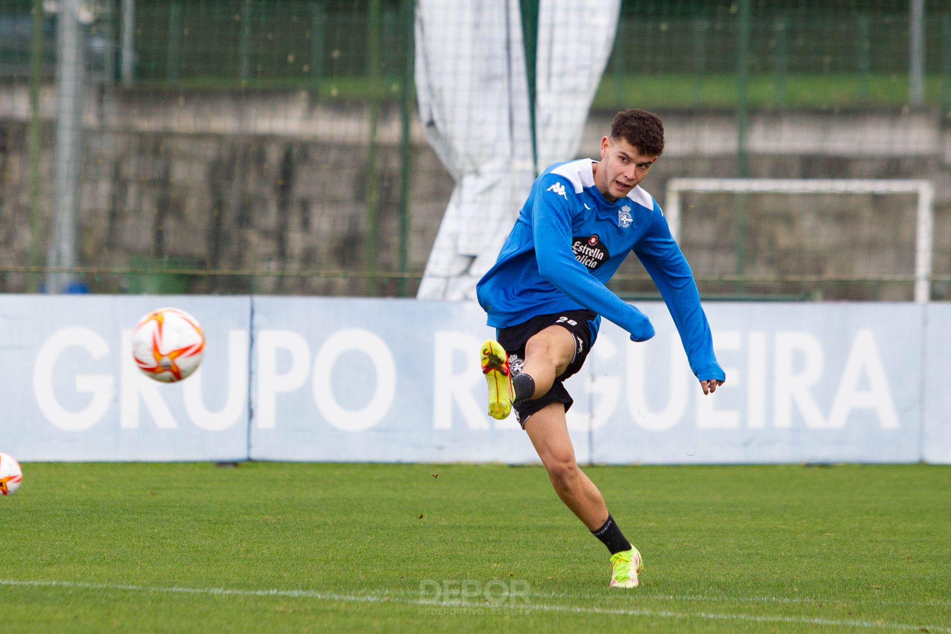 Trilli en la Ciudad Deportiva de Abegondo.