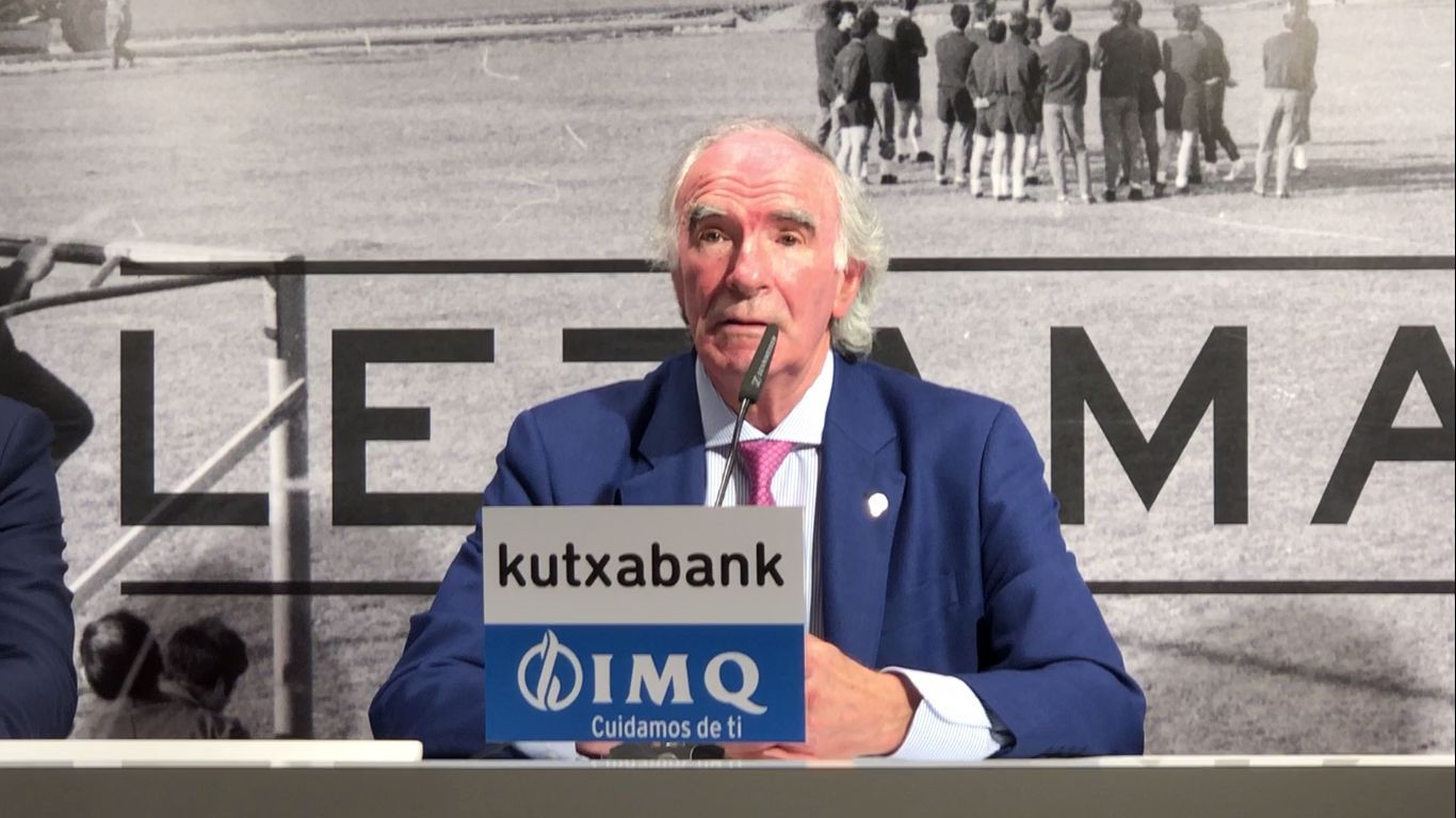  El 'Txopo' Iribar en la sala de prensa del Athletic en Lezama.