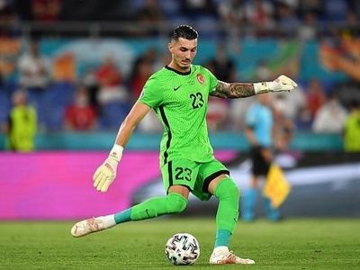  Ugurcan Cakir jugando con Turquía.