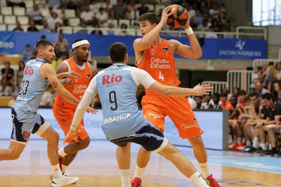 Un Valencia Basket cansado y mermado prueba su resistencia en la pista del Breogán