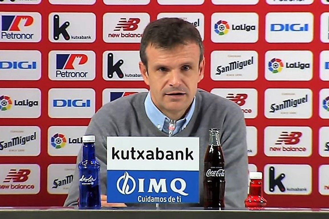 El presidente del Athletic Club, Jon Uriarte Uranga, atiende a la Prensa en las instalaciones de Lezama.