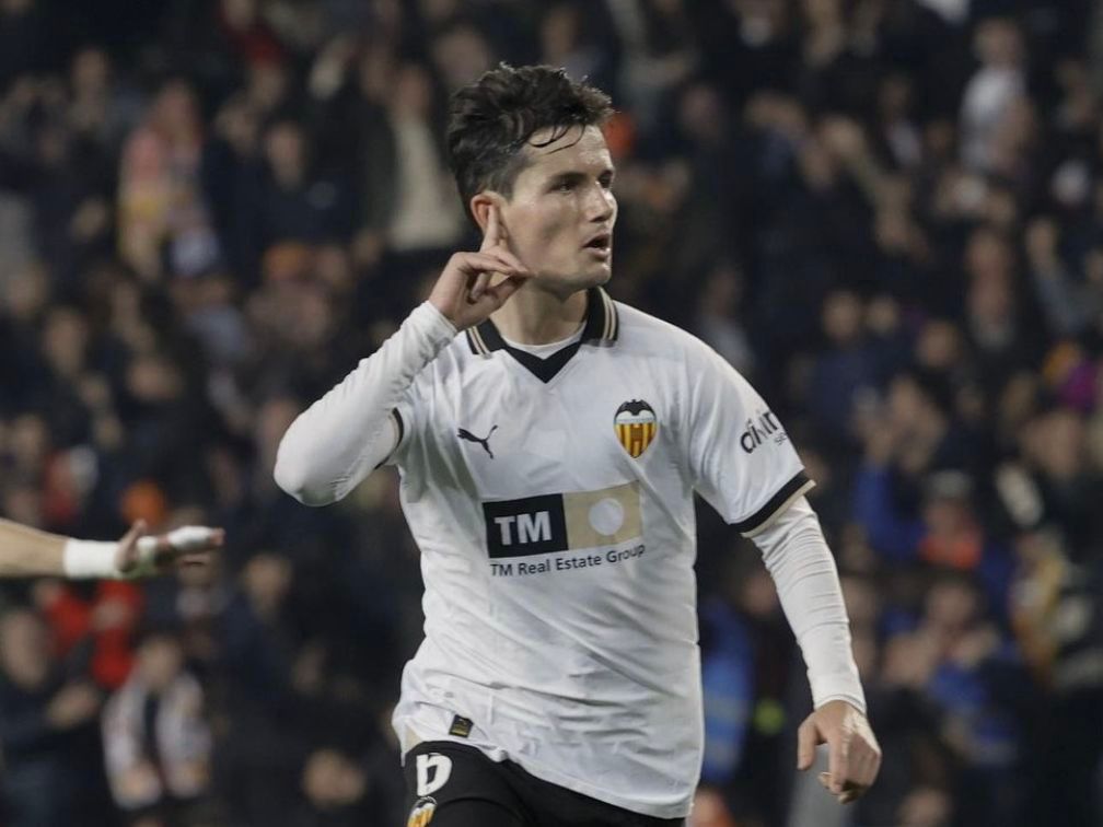  Hugo Guillamón celebra su gol al FC Barcelona