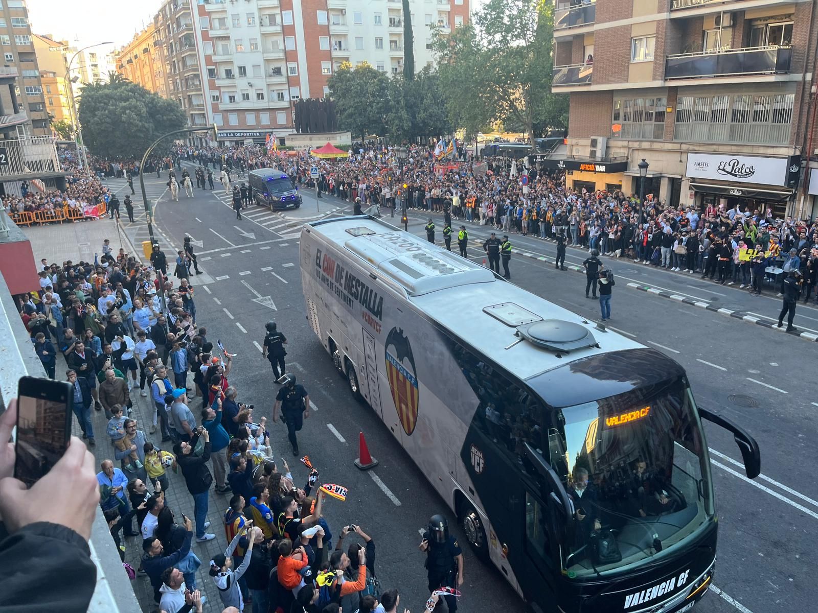  Valencia-Sevilla, llegada de los autobuses