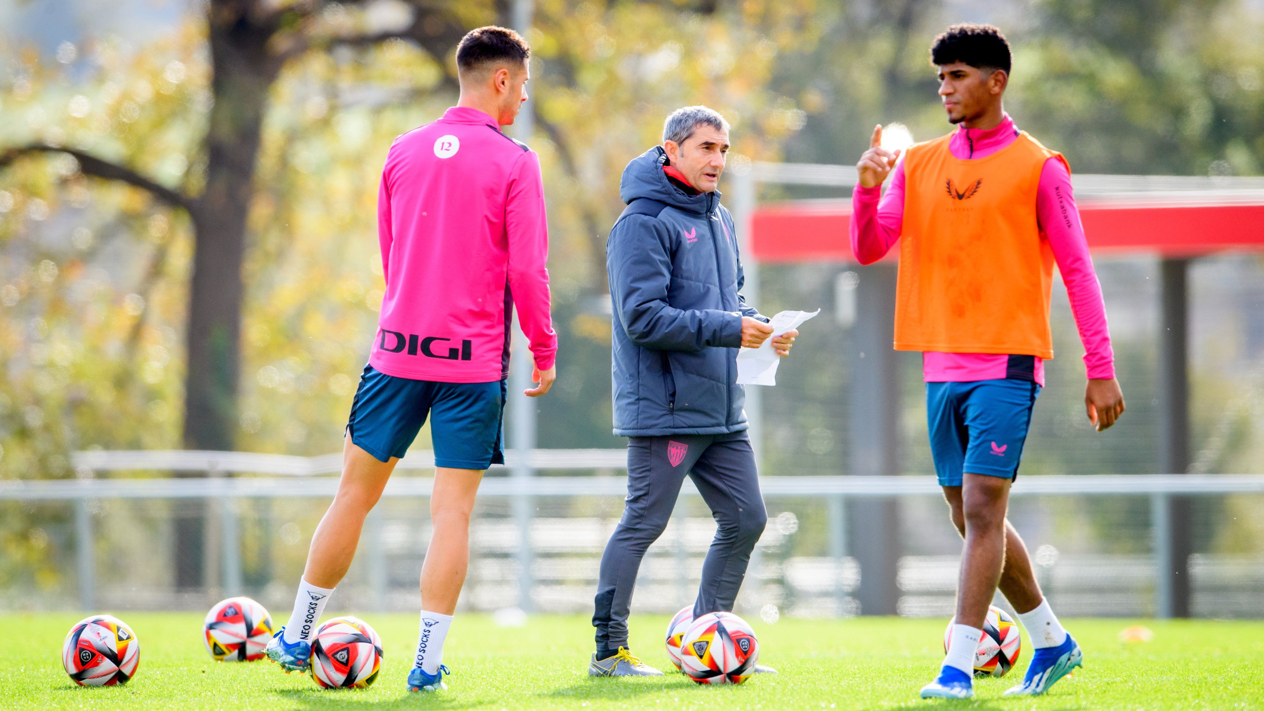  Ernesto Valverde, durante un entrenamiento en Lezama.