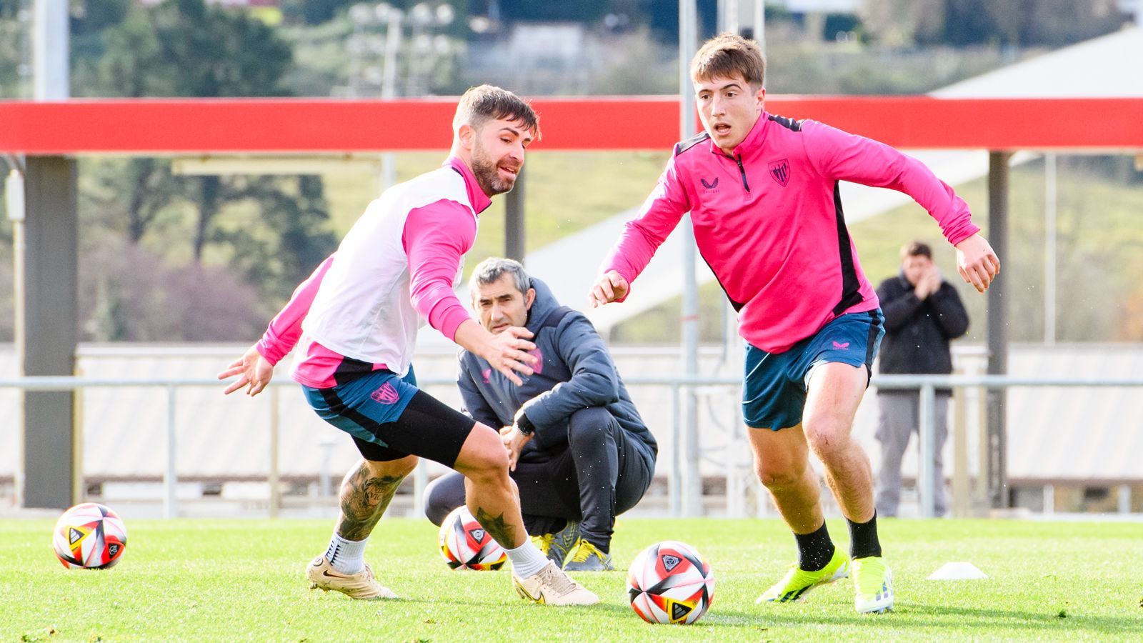  Yeray y Jauregizar, entrenando en Lezama ante la mirada de Ernesto Valverde.