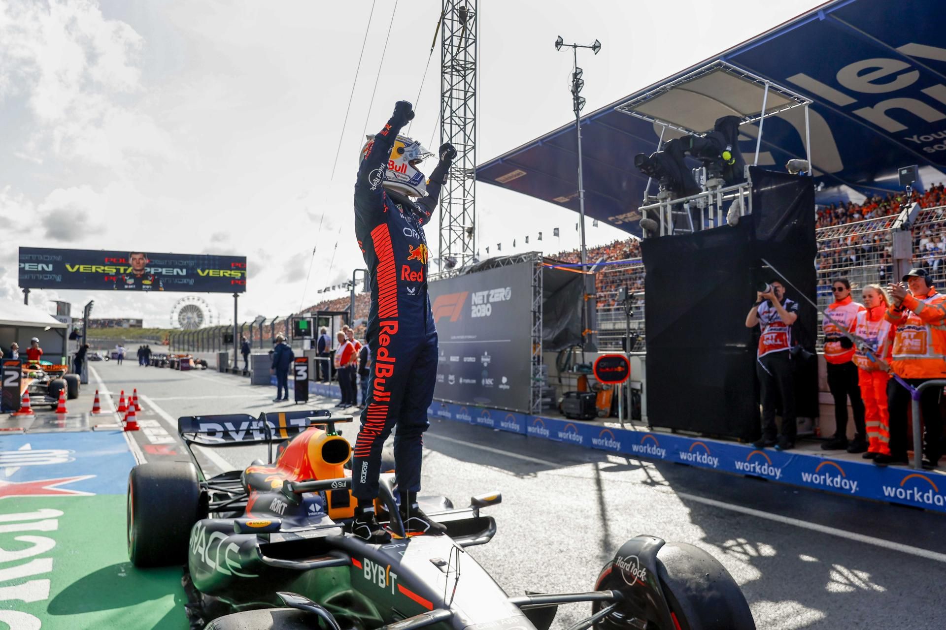  Verstappen celebra su pole en el GP de los Países Bajos (FOTO: EFE).