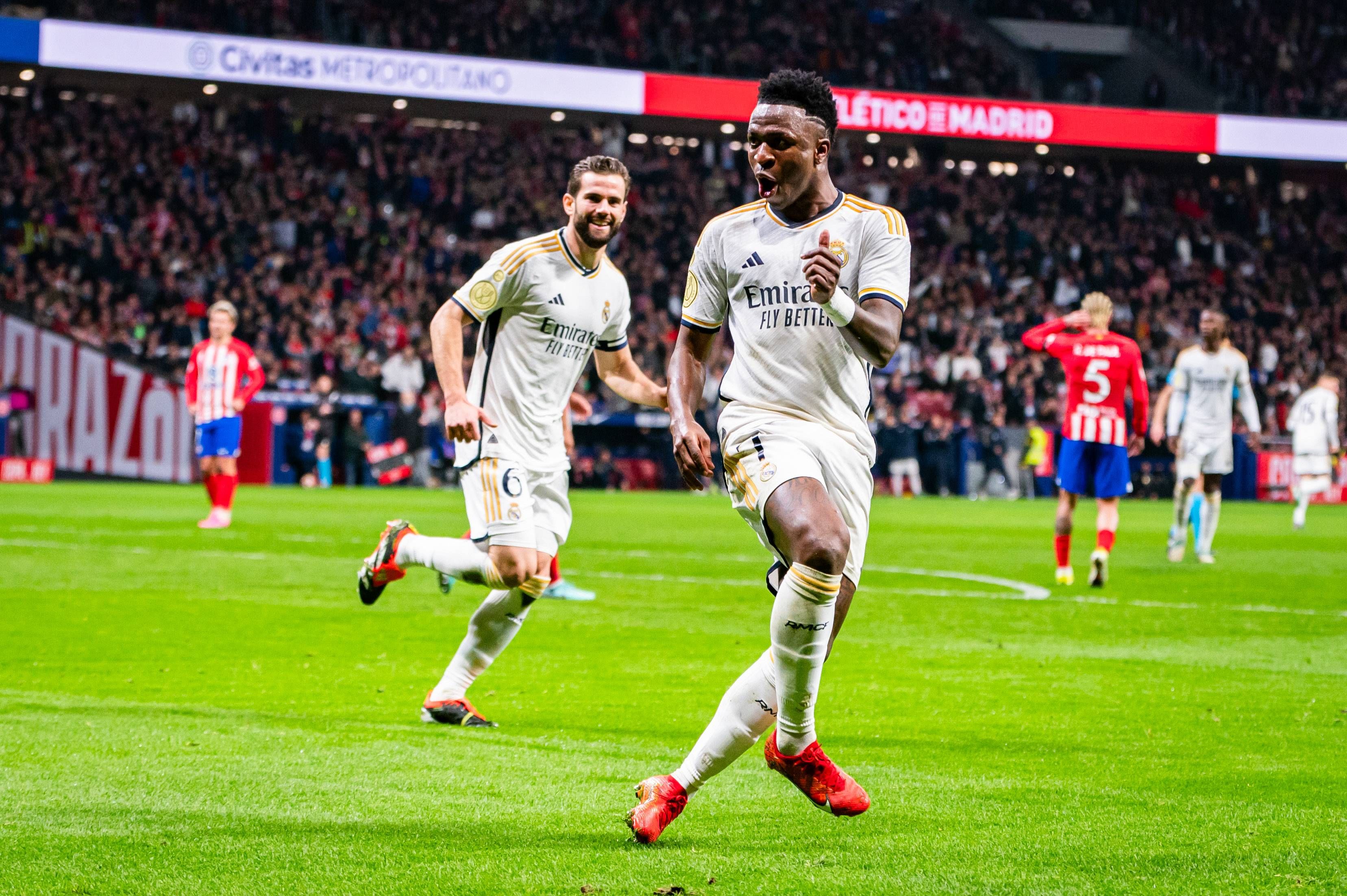  Vinicius celebra el primer gol con gestos provocativos a la grada (Cordon Press)