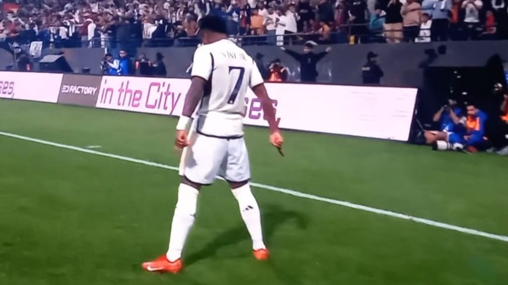  Vinicius homenajea a Cristiano con el portugués en la grada: el brasileño celebra sus goles como