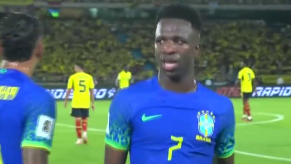  Vinicius se marcha lesionado en el partido con Brasil.
