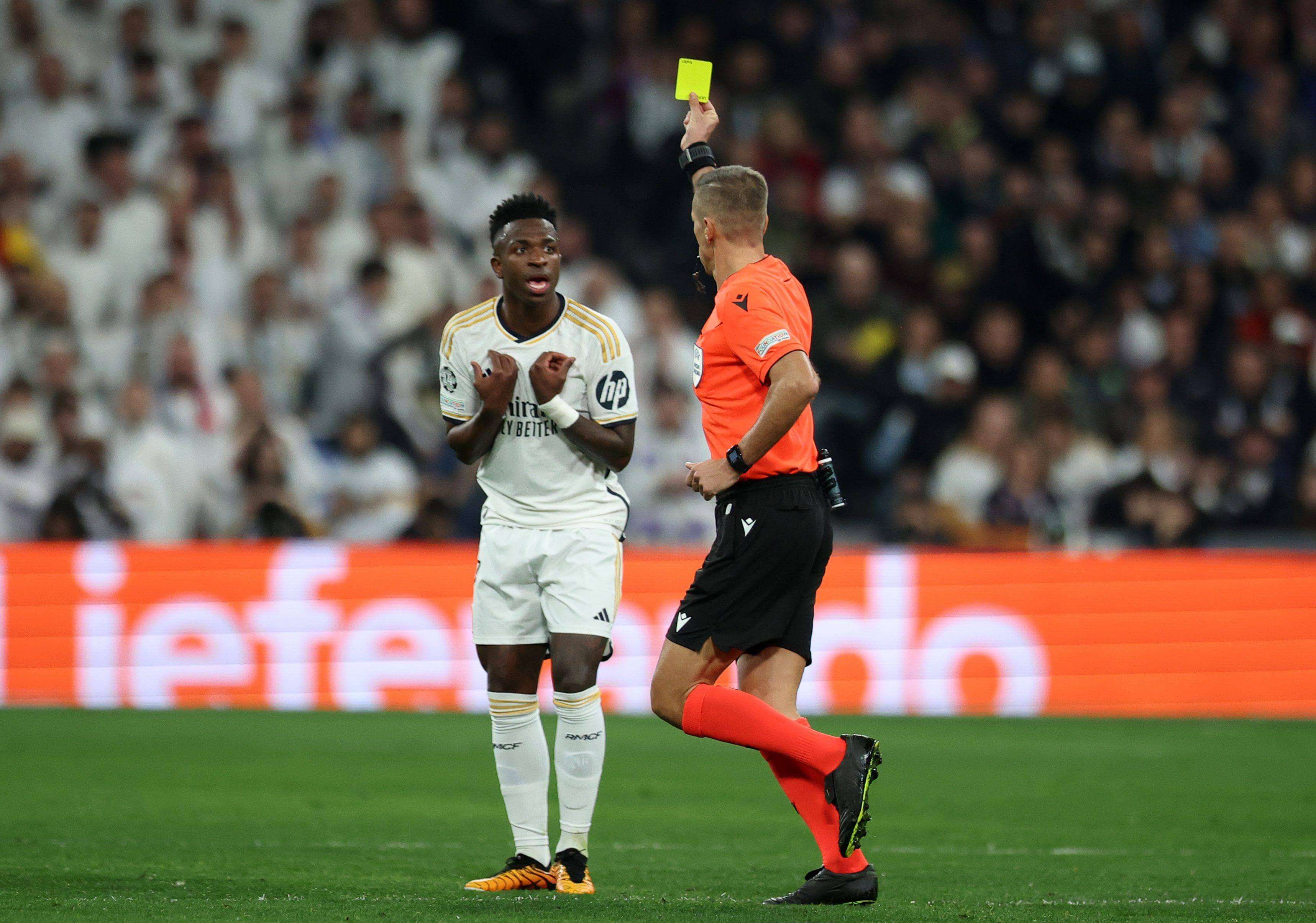 Vinicius vio la amarilla por sus empujones a Orban. (Fuente: Cordon Press)