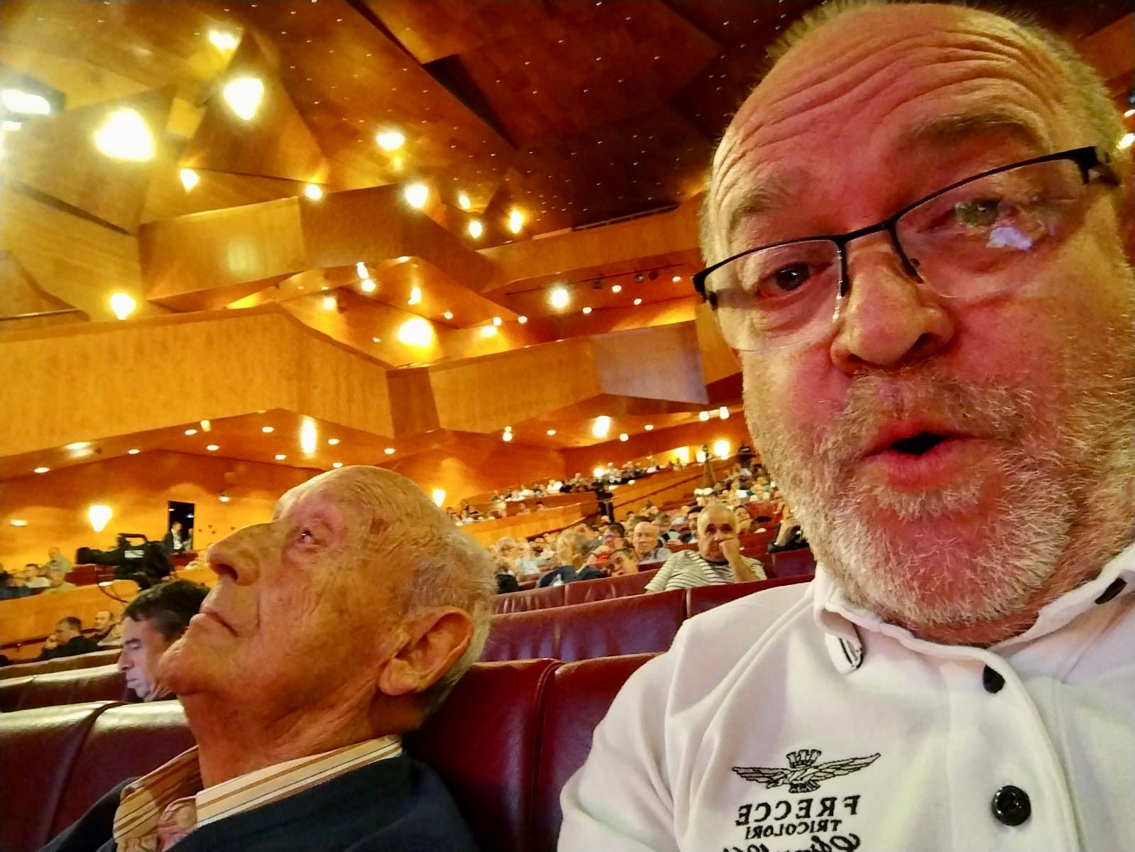  El Socio número 1, Juan Antonio Virumbrales, e Iñigo Landa, juntos en la asamblea general del Athletic Club (FOTO: DMQ Bizkaia).