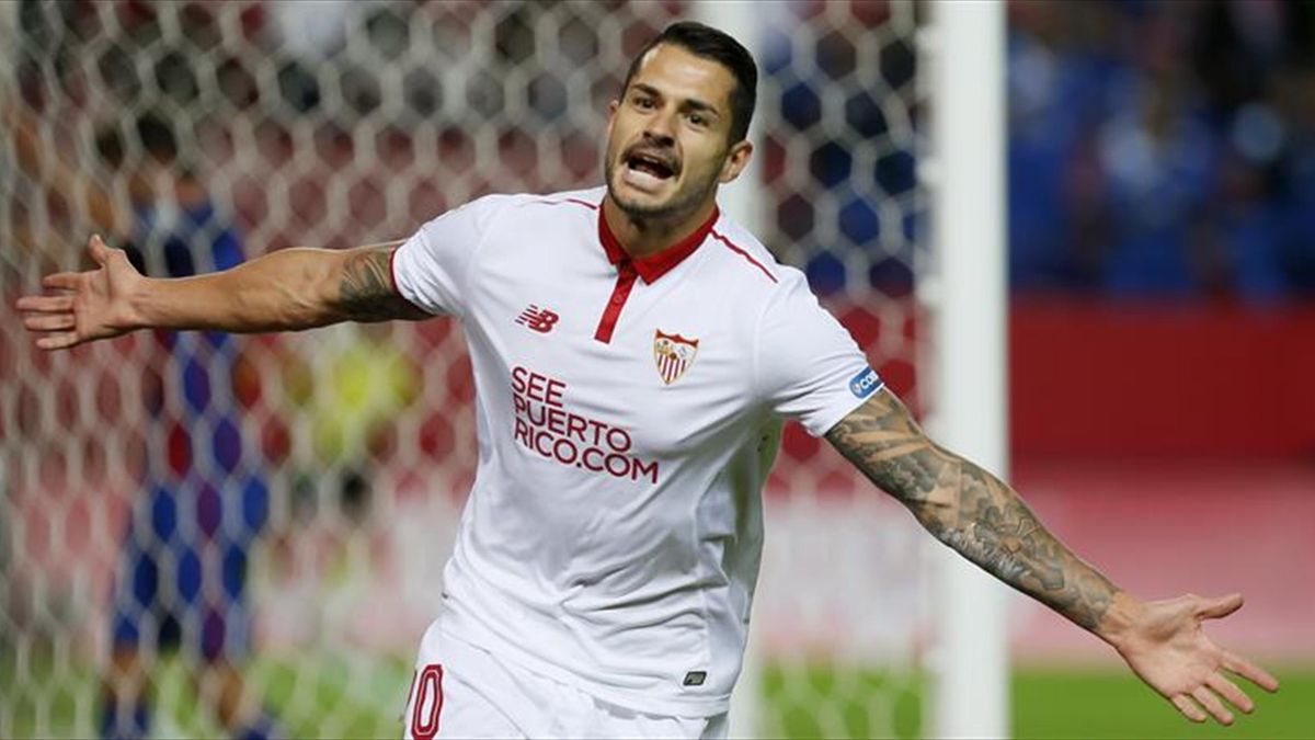 Vitolo celebra un gol con la camiseta del Sevilla
