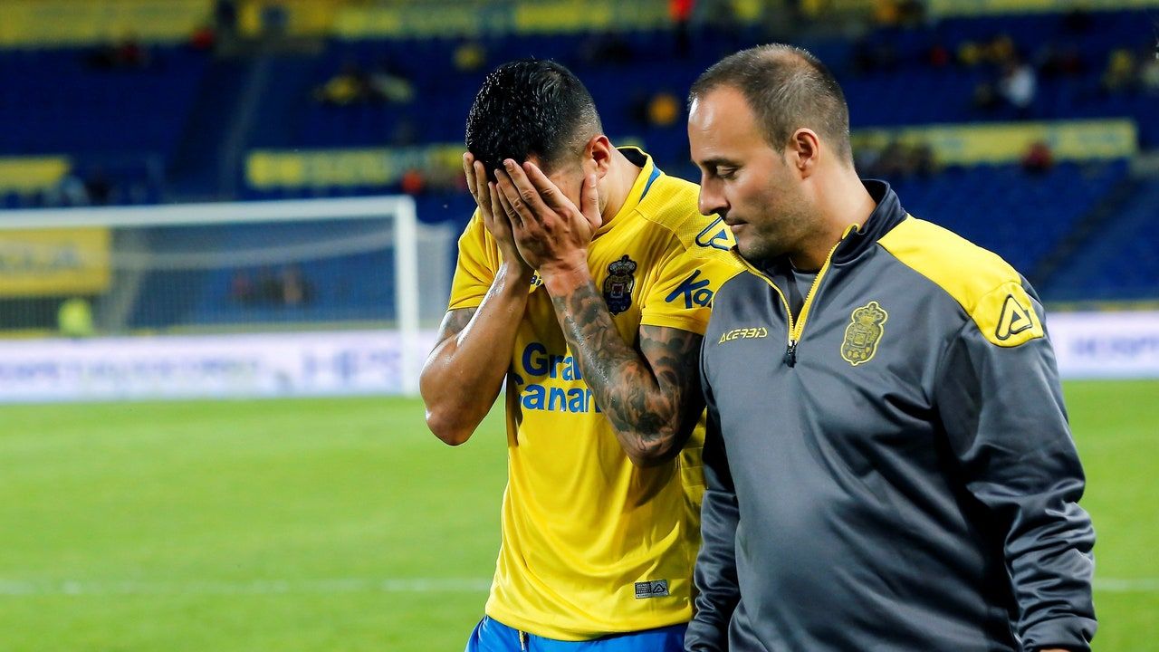  VItolo, llorando tras una lesión con Las Palmas.