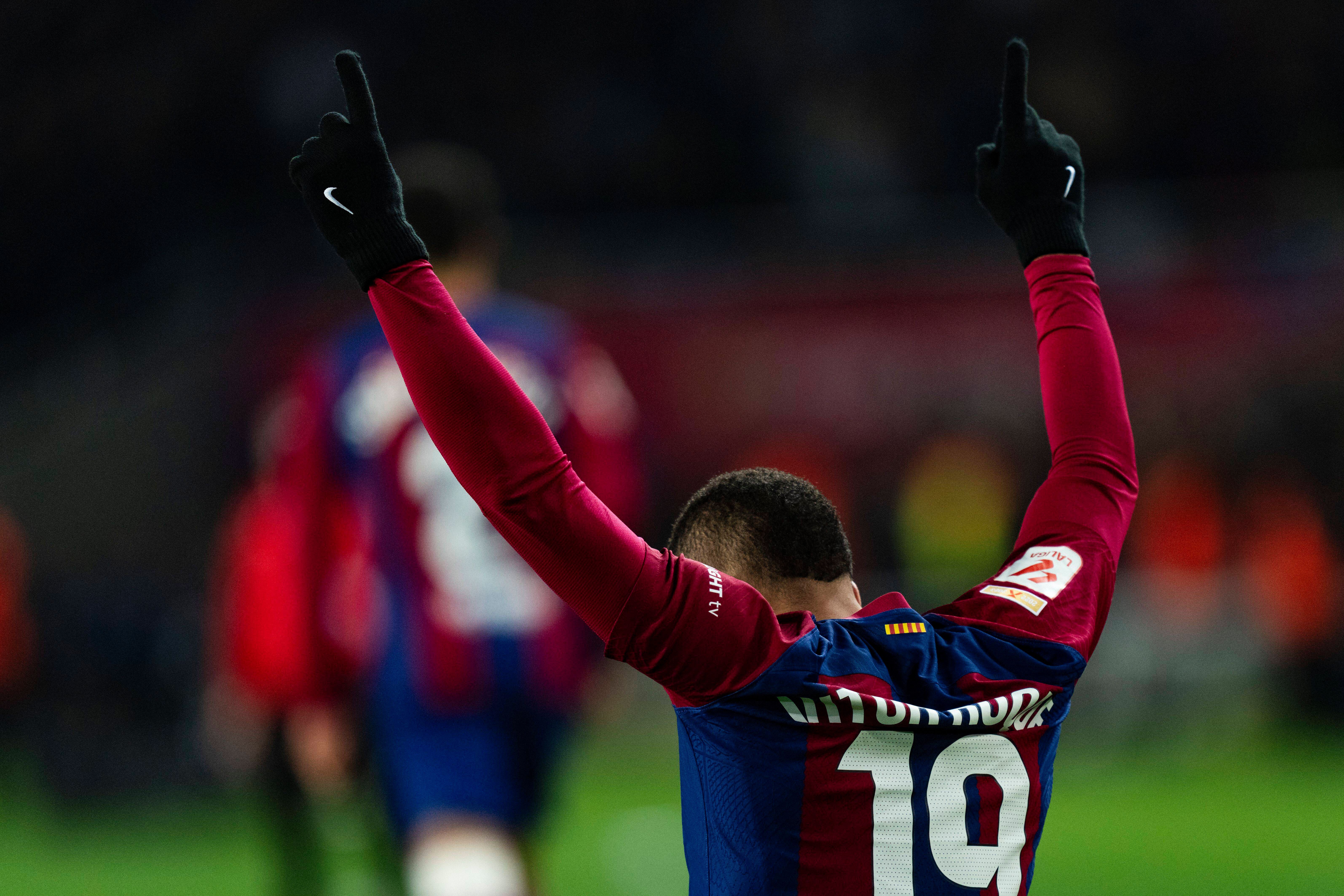  Vitor Roque celebra su gol en el Barcelona-Osasuna.