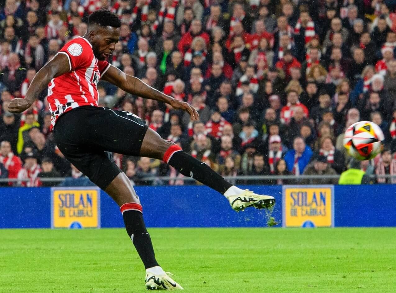 Gol de volea de Iñaki Williams al Atlético.