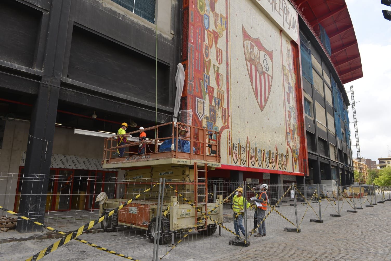  Este lunes se reanudaron las obras del Sevilla en el Sánchez-Pizjuán.