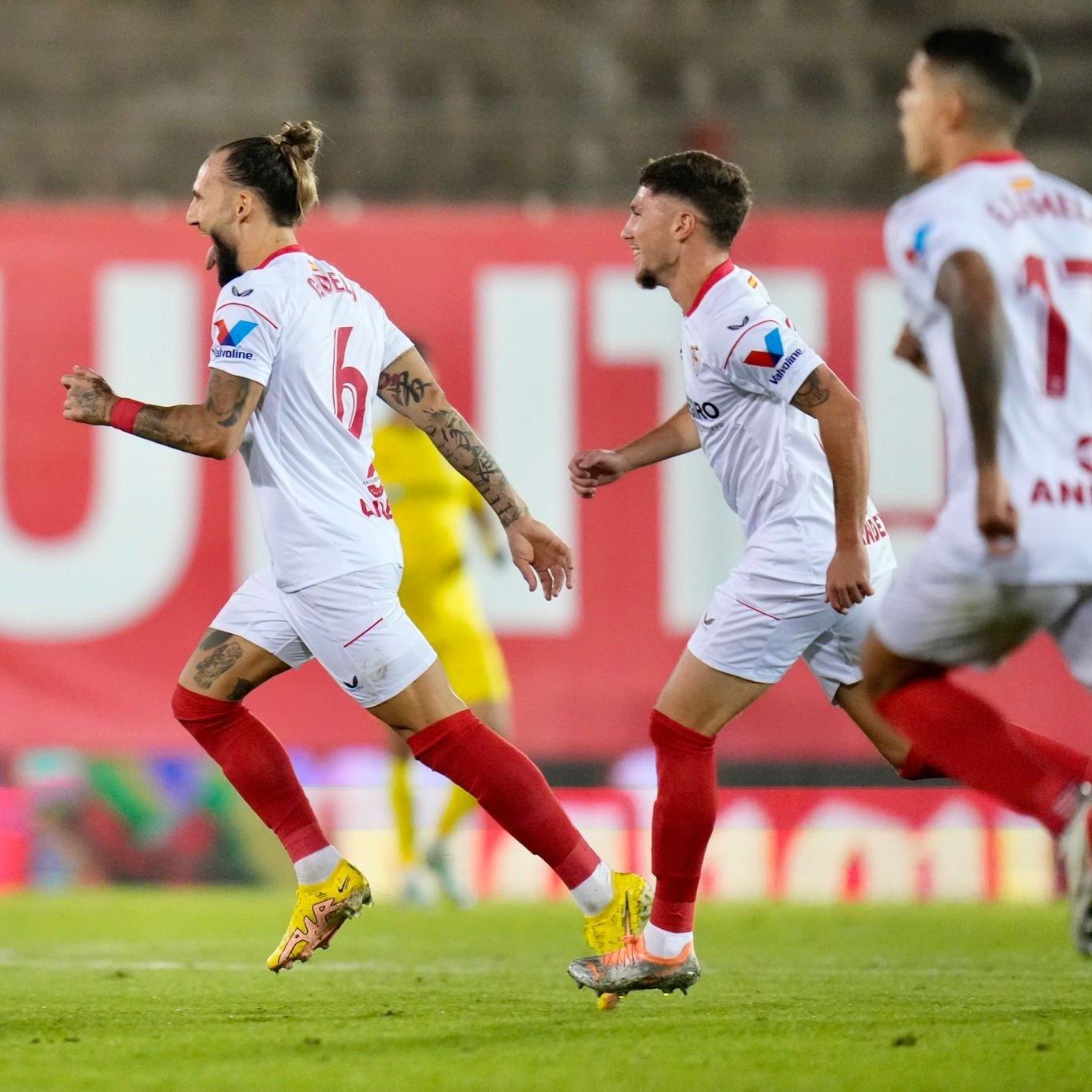  Gudelj celebra su gol en el Mallorca-Sevilla.
