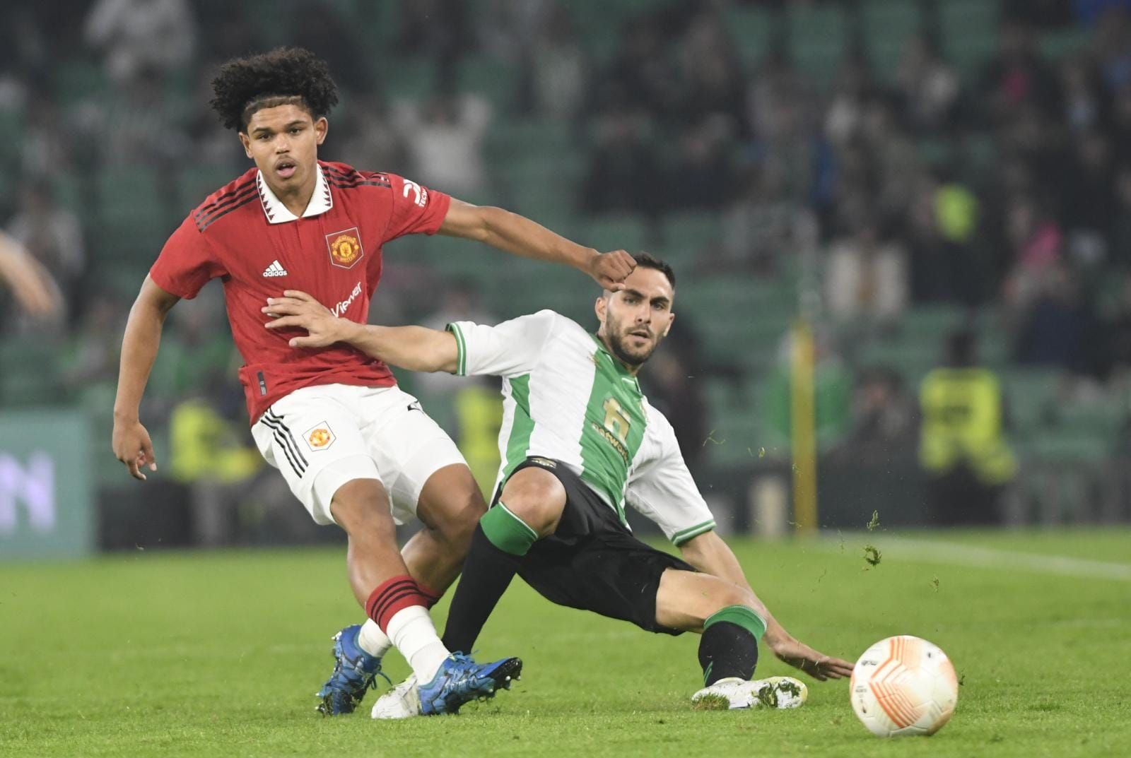  Víctor Ruiz, ante el United.