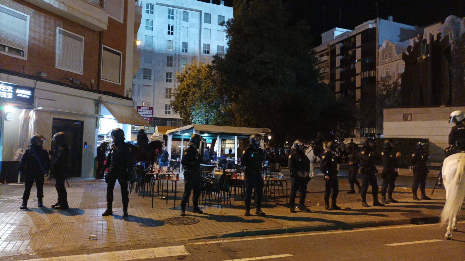  La policía acordona la zona de incidentes de los aficionados del Notthingham2