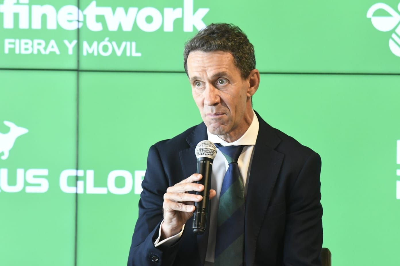  Planes, durante un acto con el Betis.