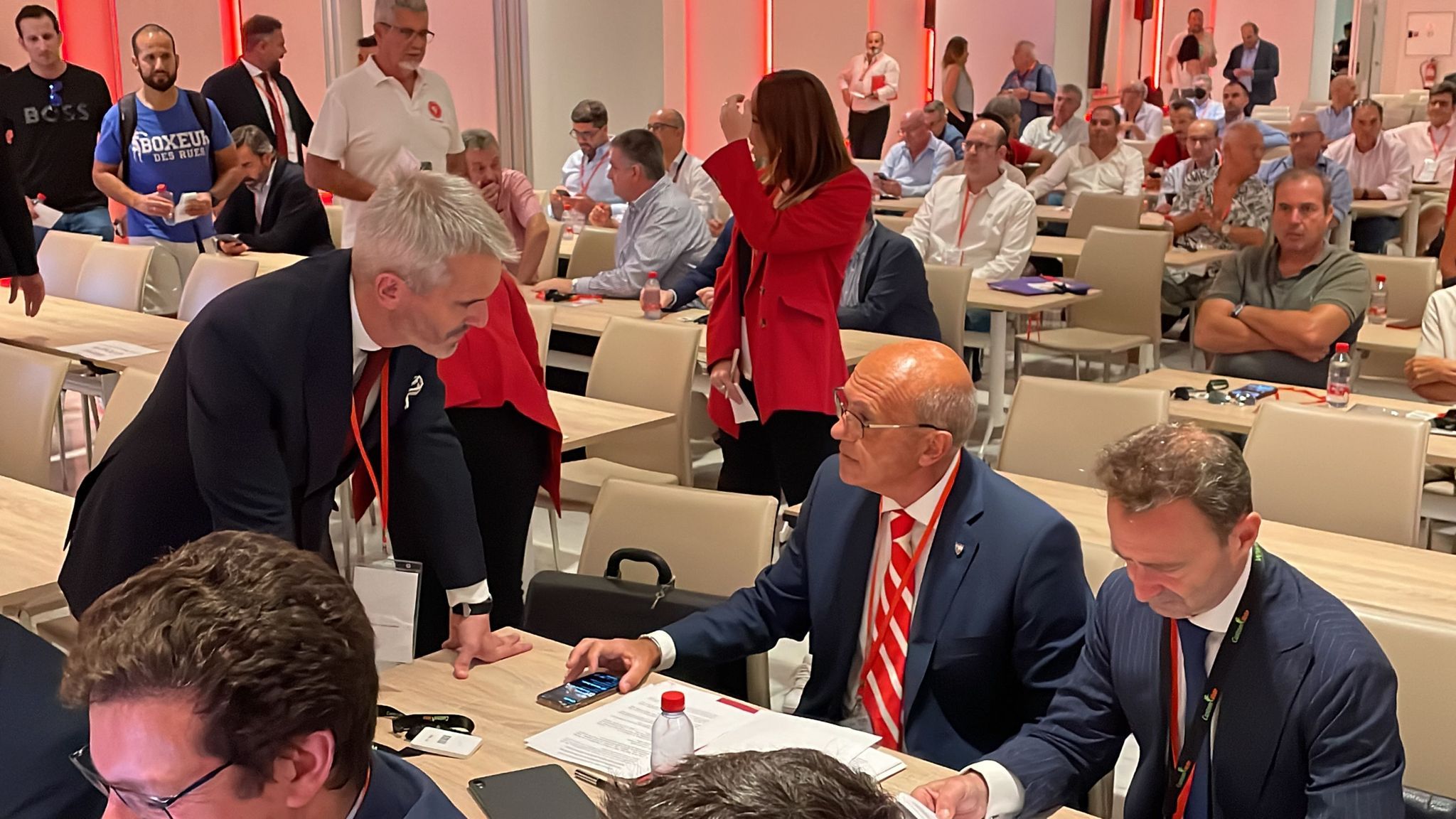 De la Cerda y José María del Nido, en la Junta del mes de julio de 2023.