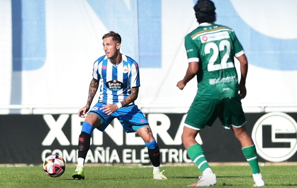 Isi Gómez ante el Coruxo