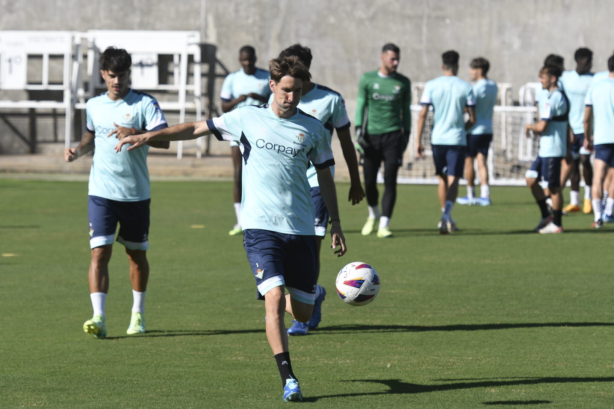 Juan Miranda, en un entrenamiento del Real Betis.