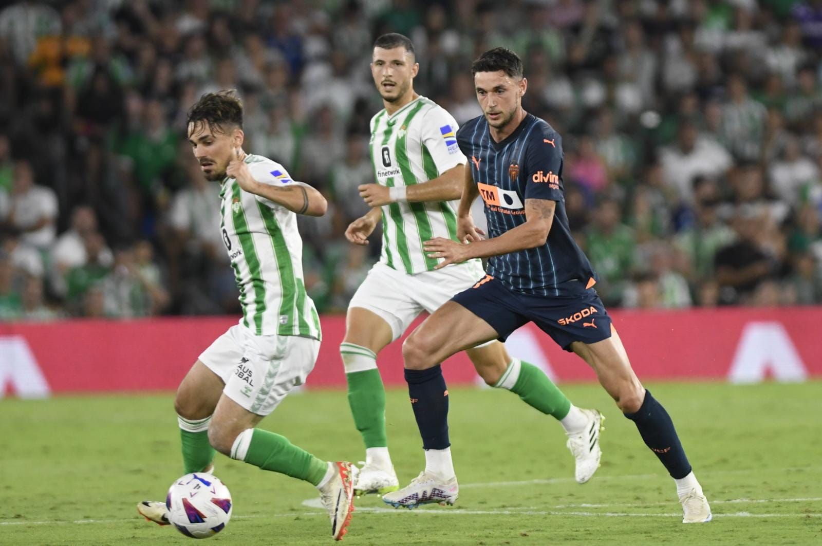  Rodri Sánchez, con la pelota pegada al pie.