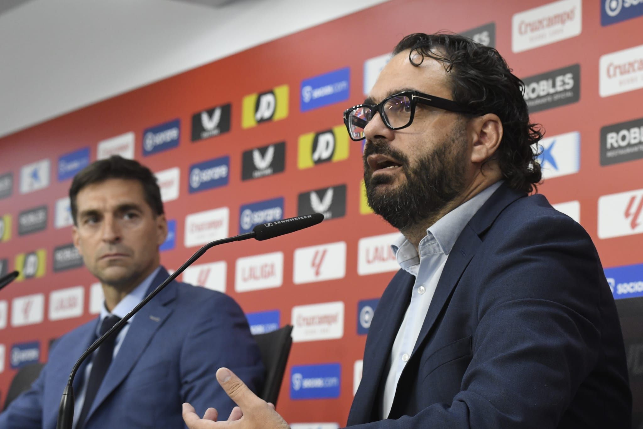  Víctor Orta y Diego Alonso, en la presentación del uruguayo.