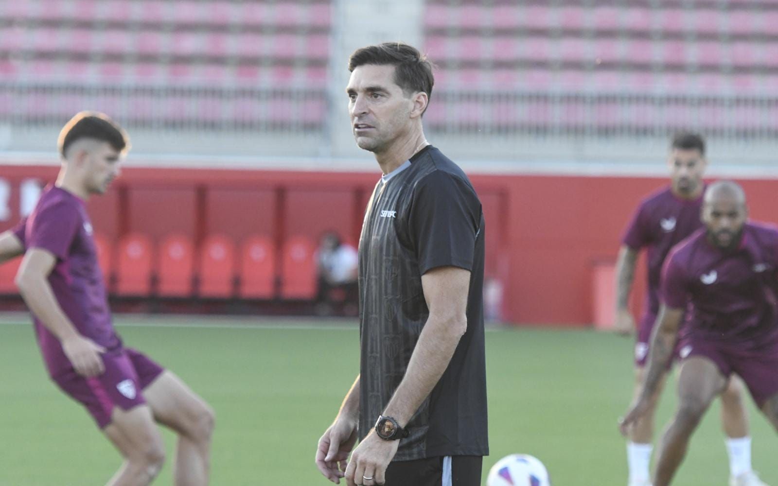  La exigencia de Diego Alonso en su primer entrenamiento dirigiendo al Sevilla.
