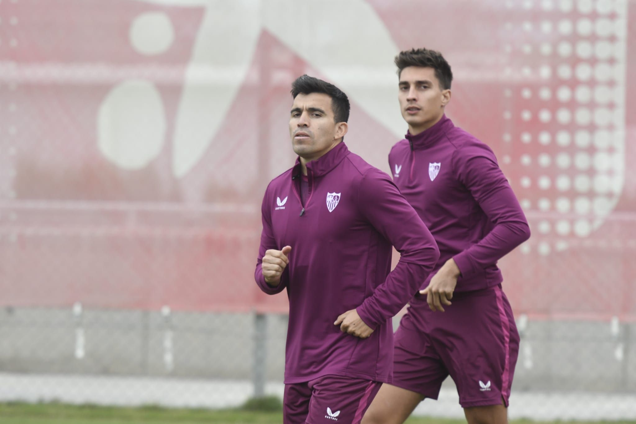  Acuña, en un entrenamiento del Sevilla.