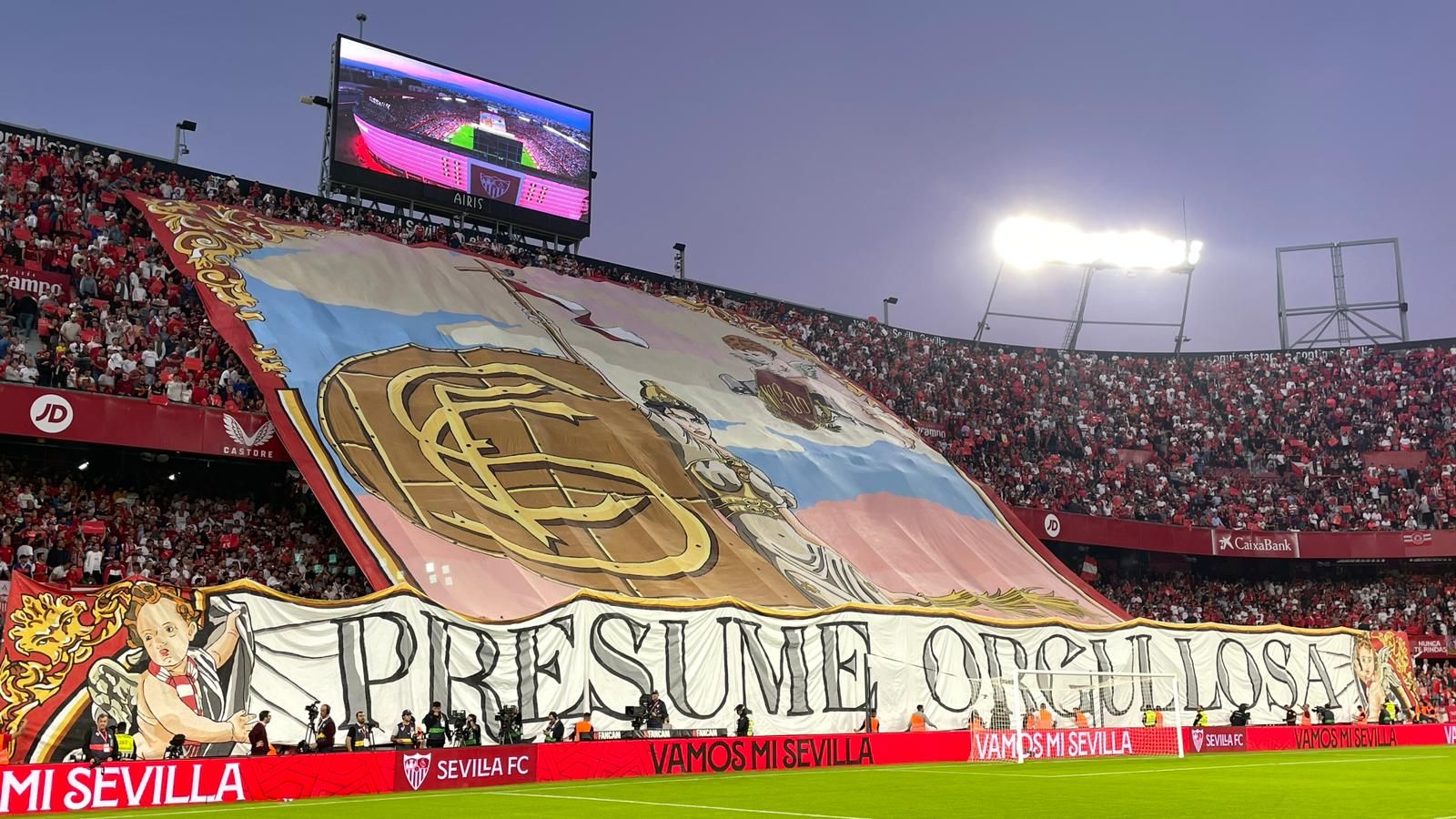 Imagen del tifo de la afición del Sevilla en el derbi del Sánchez-Pizjuán de este curso.