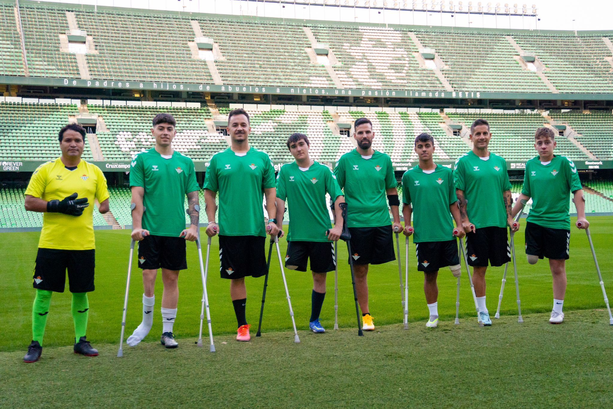 La Fundación del Betis presenta a su equipo de fútbol formado por personas amputadas.
