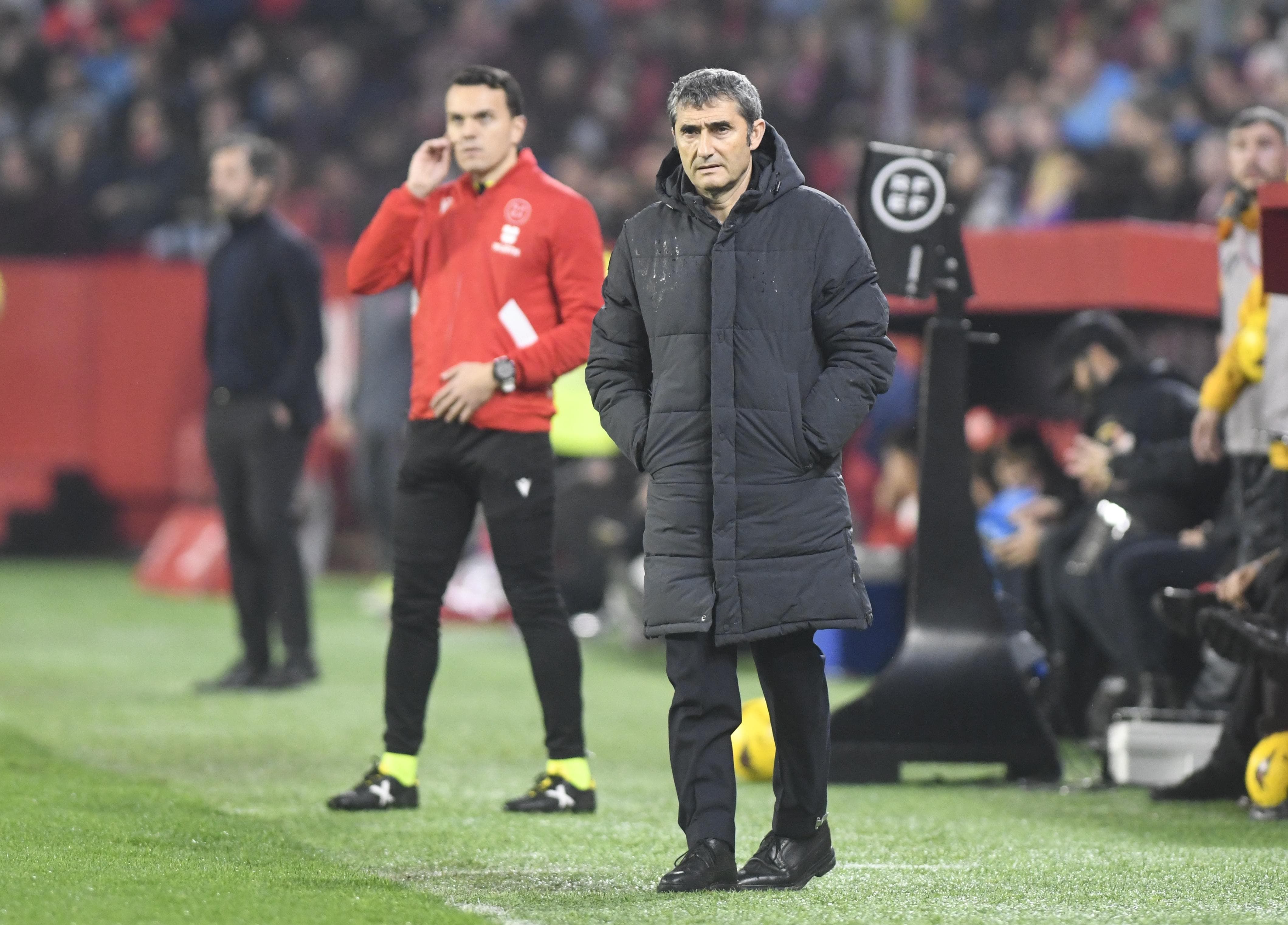 Ernesto Valverde observa a sus jugadores en un duelo liguero del Athletic Club.