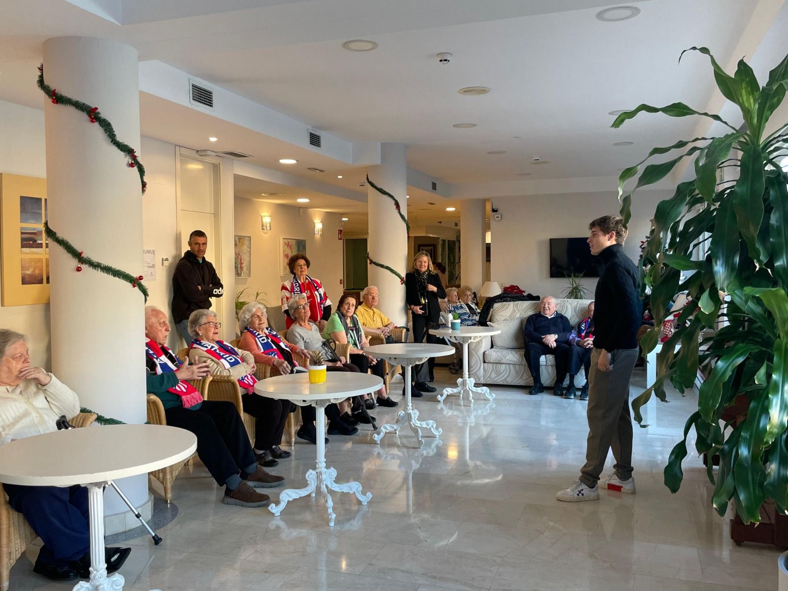  Rodrigo Riquelme, en una residencia de personas mayores